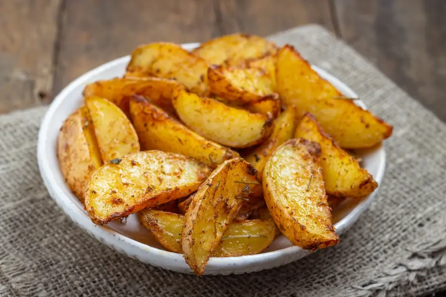 Mehr über den Artikel erfahren Chilisenf-Rosmarinkartoffeln
