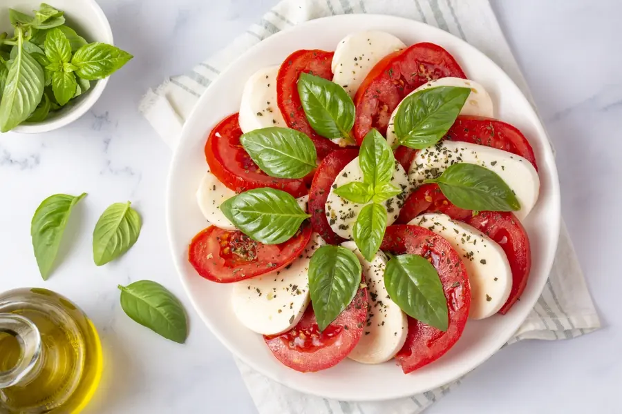 Mehr über den Artikel erfahren Caprese mit Basilikumöl