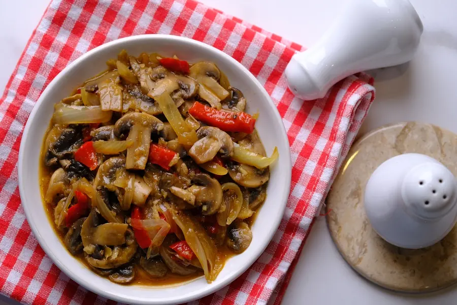 Mehr über den Artikel erfahren Champignons in Sauce mit Schalottenöl