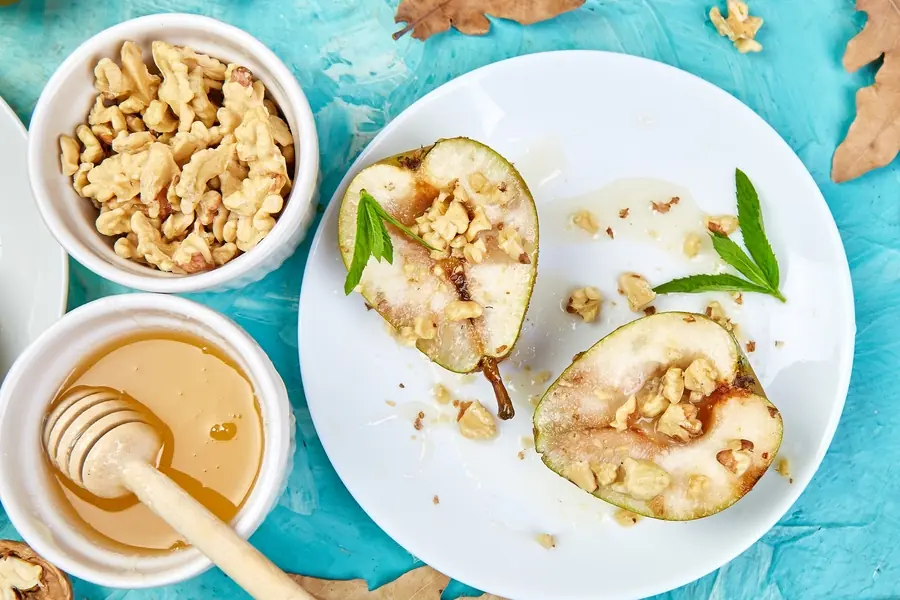 Mehr über den Artikel erfahren Ofenbirnen mit Kaffeeöl und Honig
